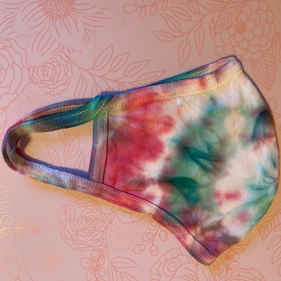 Christmas color themed reusable face masks - Picture 4 of 6